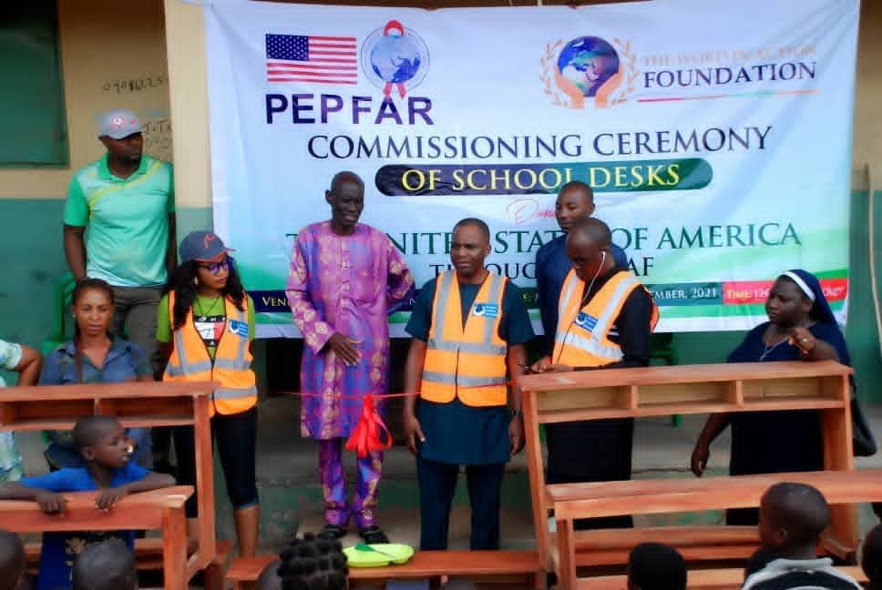 The World In Action Foundation TWIAF - Desk Project to IDP School in Daudu x1 (6)