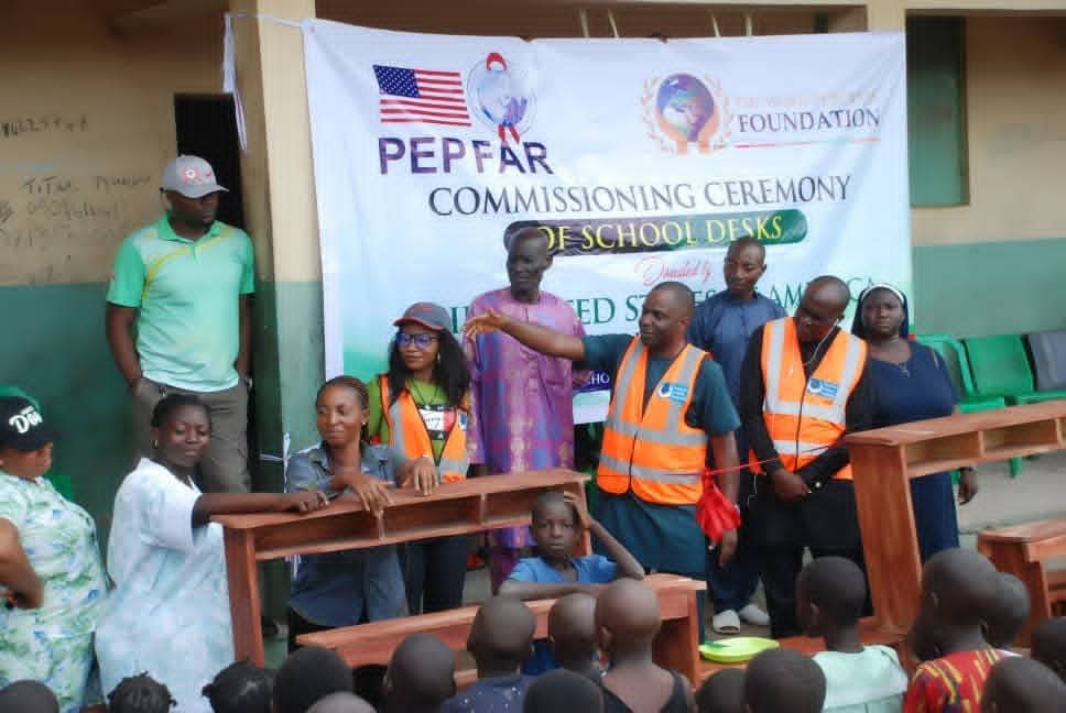 The World In Action Foundation TWIAF - Desk Project to IDP School in Daudu x1 (9)
